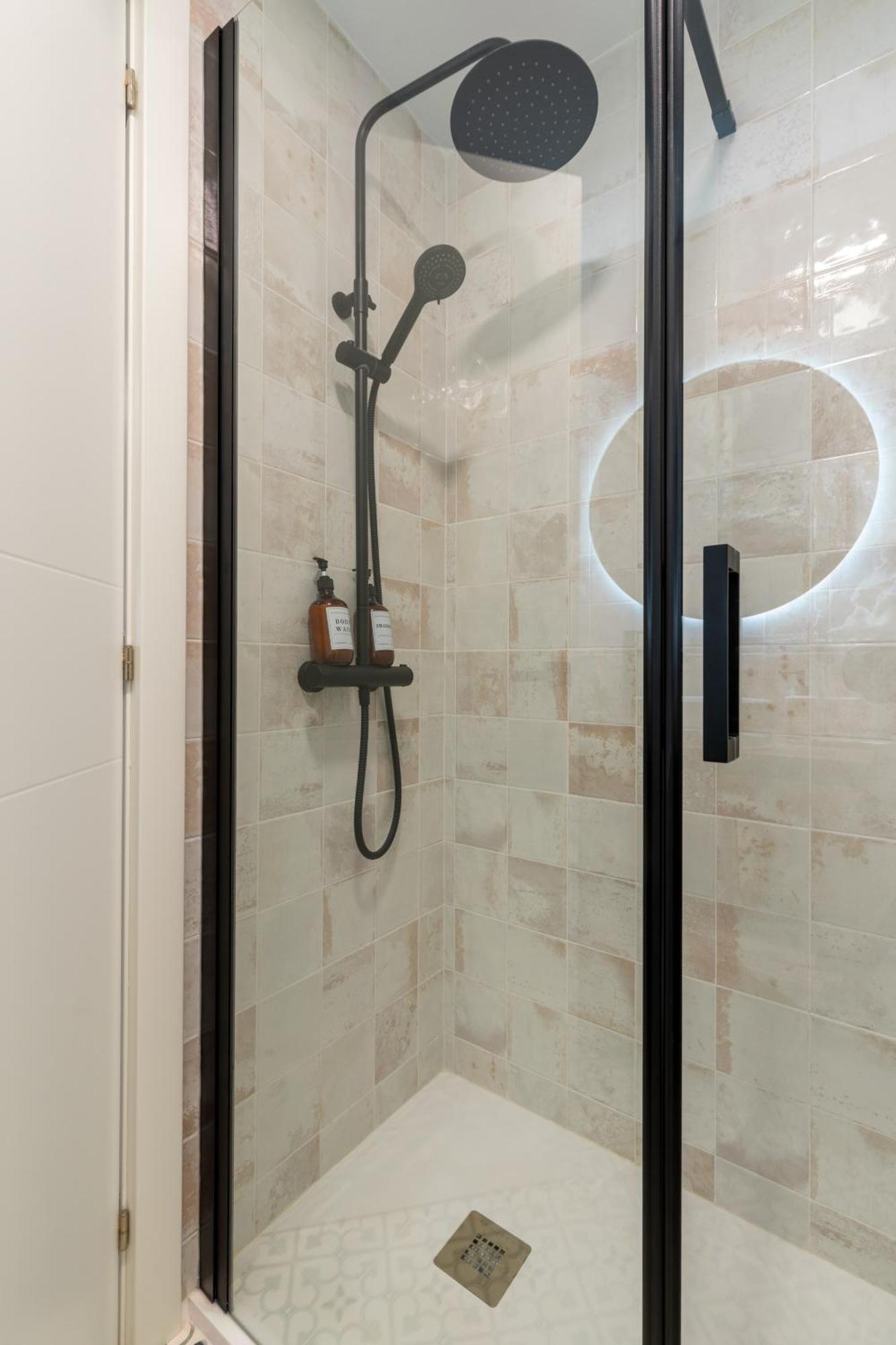Diseno Y Comodidad En Bami Seville Ngoại thất bức ảnh